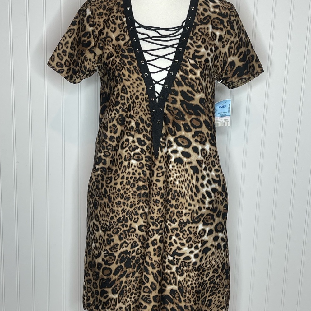 Live 4 Truth Short Sleeve Leopard dress Small